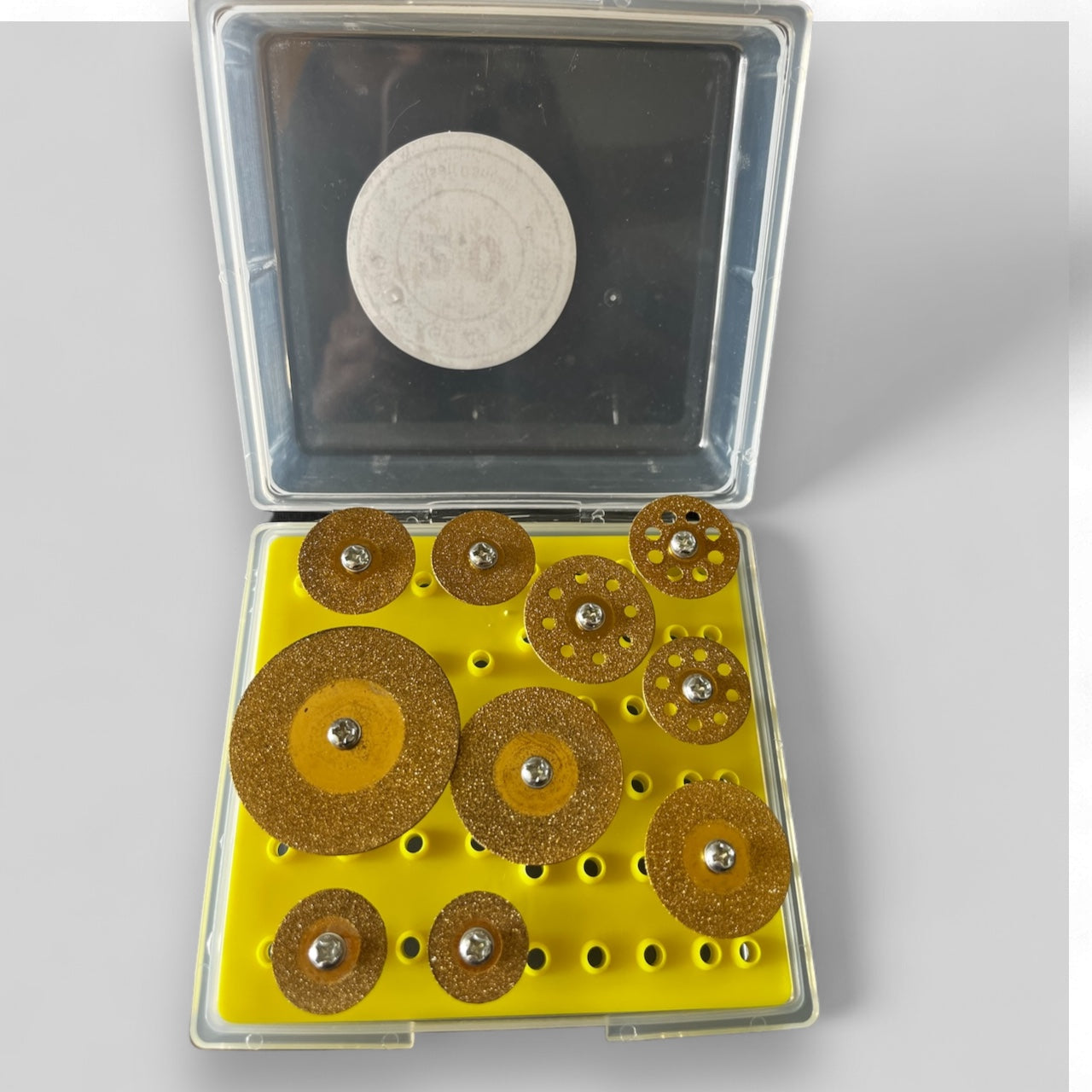 Boîte transparente contenant 10 mini disques diamantés or pour découpe de carrelage et faïence