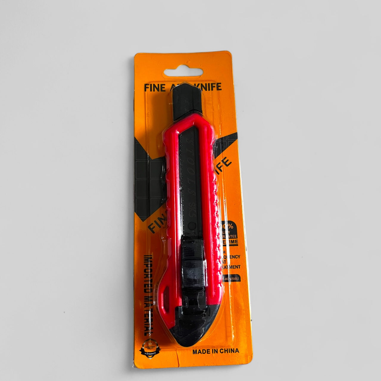 Cutter de sécurité 18 mm à lame rétractable et poignée ergonomique orange