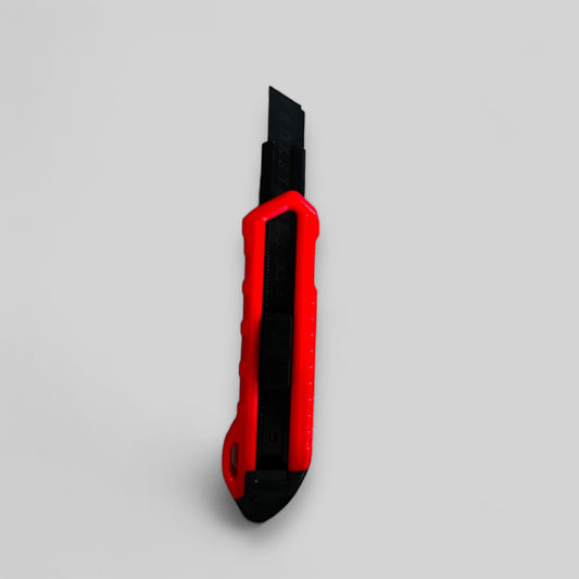 Cutter de sécurité 18 mm à lame rétractable et poignée ergonomique orange